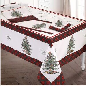 Spode round Christmas table cloth